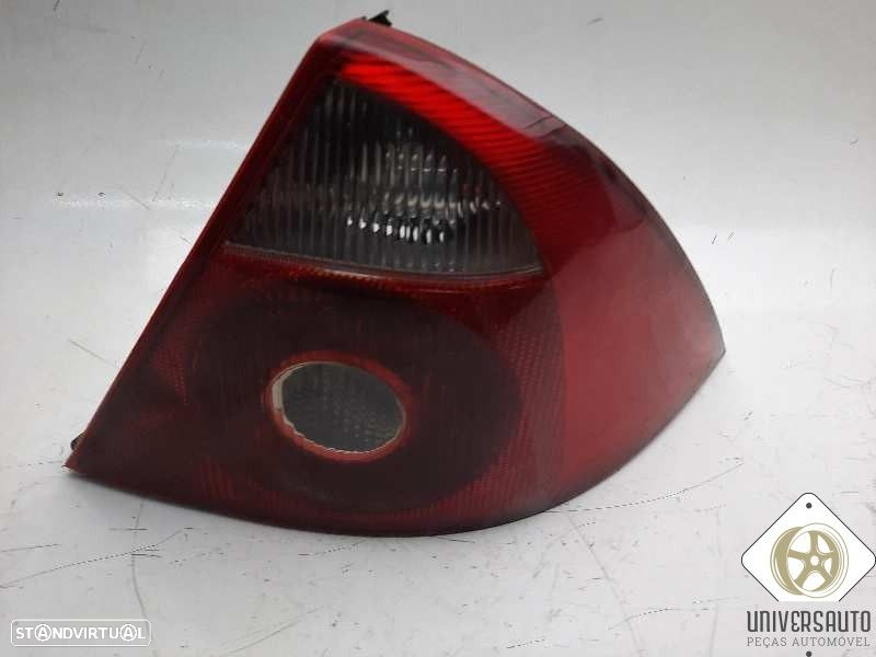 FAROLIM TRASEIRO DIREITO FORD MONDEO III SEDAN 2004 - 4