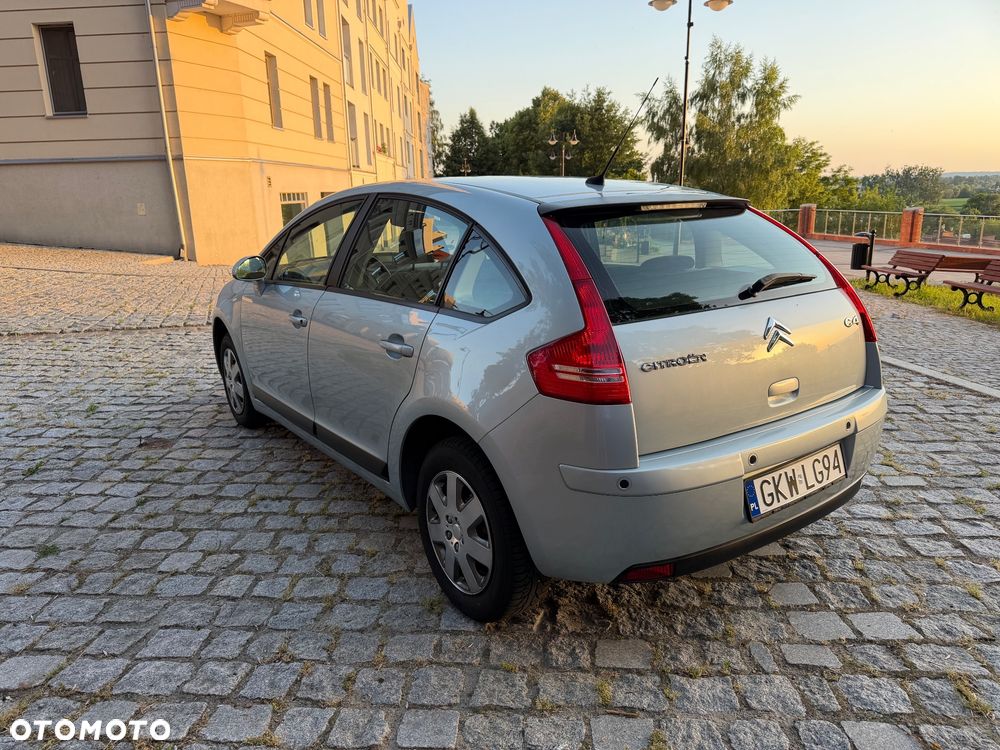 Citroën C4 1.6 16V Confort - 6