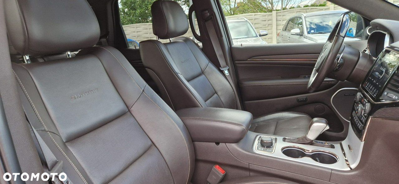 Jeep Grand Cherokee - 23