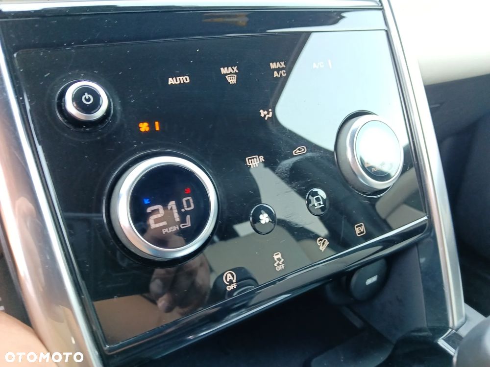 Land Rover Discovery Sport P300e R-Dynamic - 31
