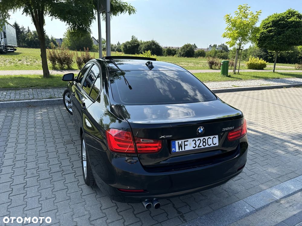 BMW Seria 3 328i xDrive Luxury Line - 15