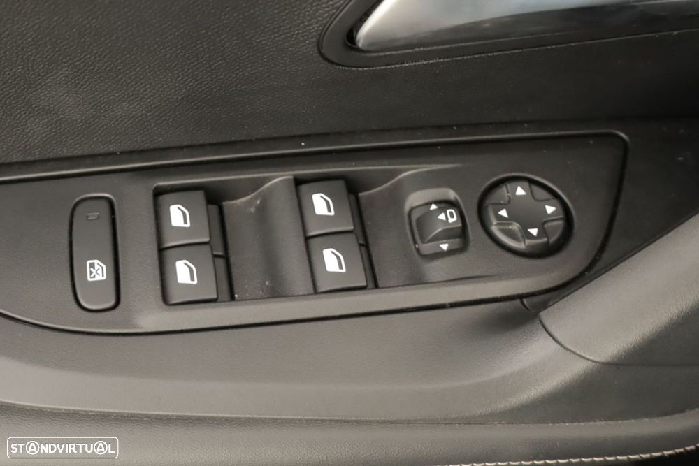 Peugeot 2008 1.2 PureTech Allure - 20