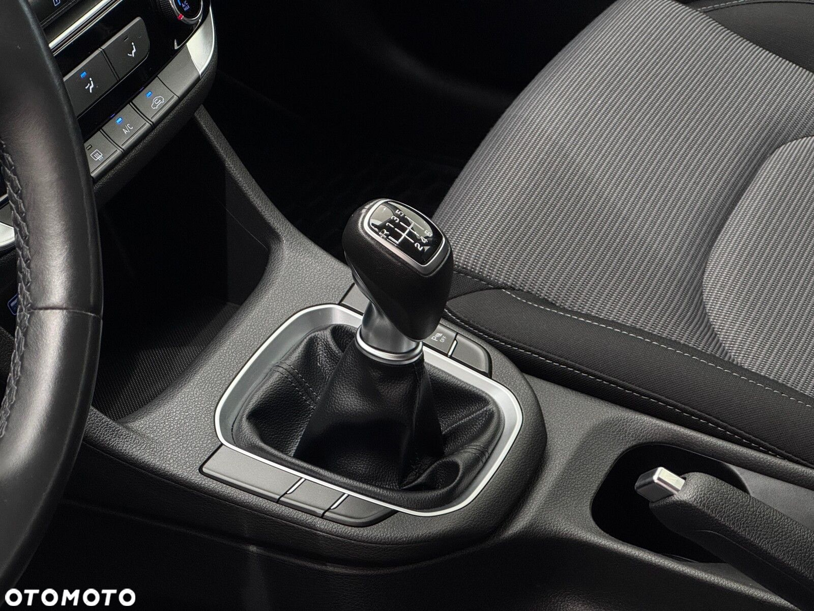 Hyundai i30 1.5 DPI Classic + - 9