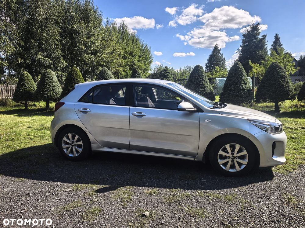 Kia Rio 1.2 L - 3