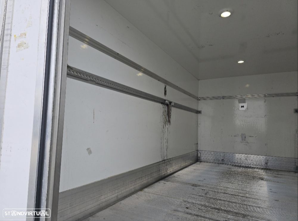 VW Crafter 35 2.0 TDI CD Médio - 11