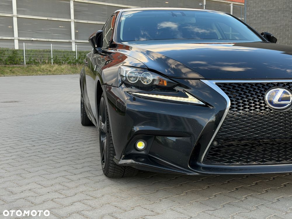 Lexus IS 300h Business Edition - 12