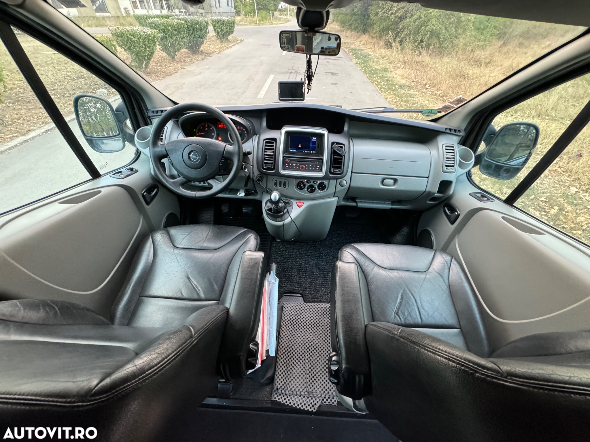 Opel Vivaro 2.5 CDTI L2H1 Life Cosmo - 5
