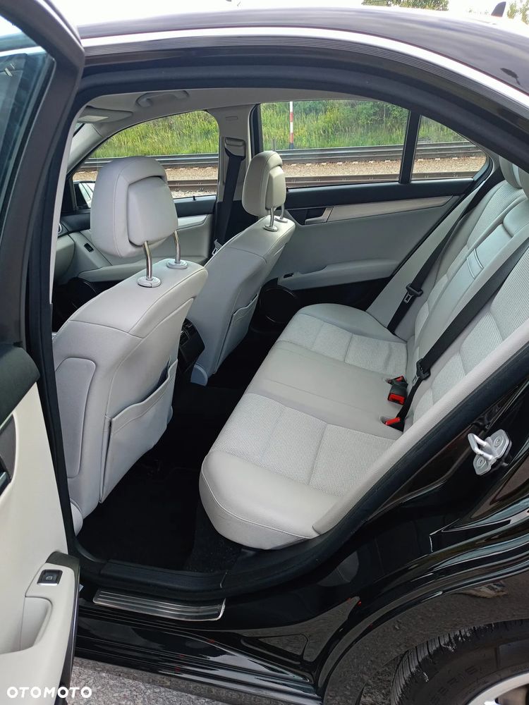 Mercedes-Benz Klasa C 180 T BlueEFFICIENCY Avantgarde - 7
