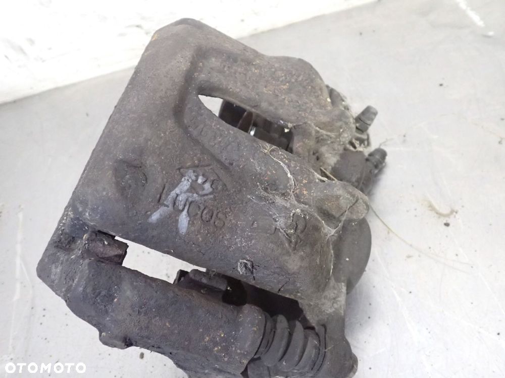 ZACISK HAMULCA PRAWY PRZÓD RENAULT TRAFIC II 1.9 - 6