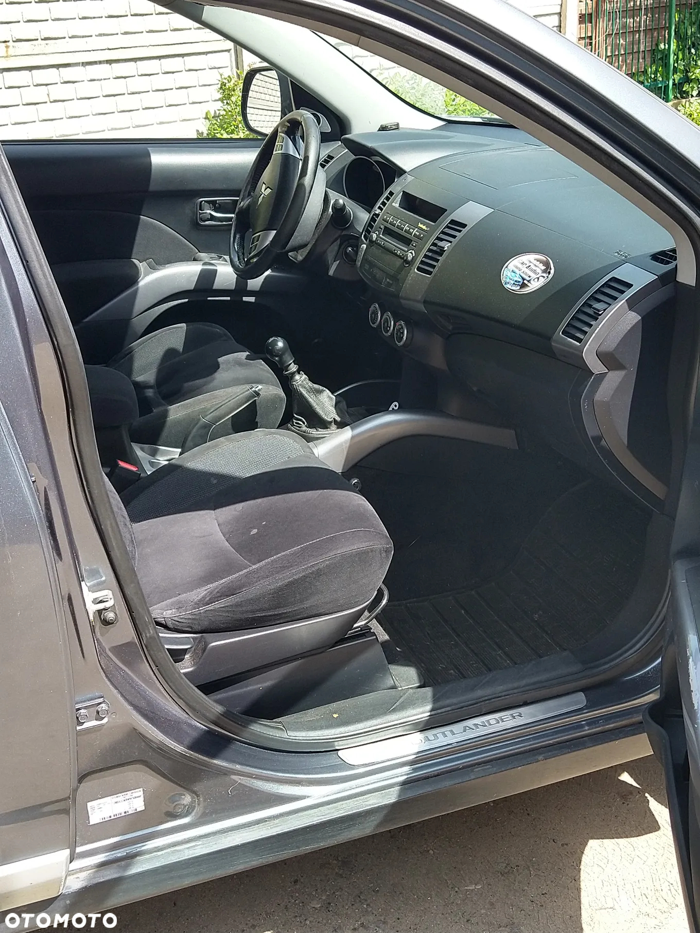 Mitsubishi Outlander - 2