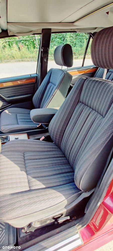 Mercedes-Benz W124 (1984-1993) - 38