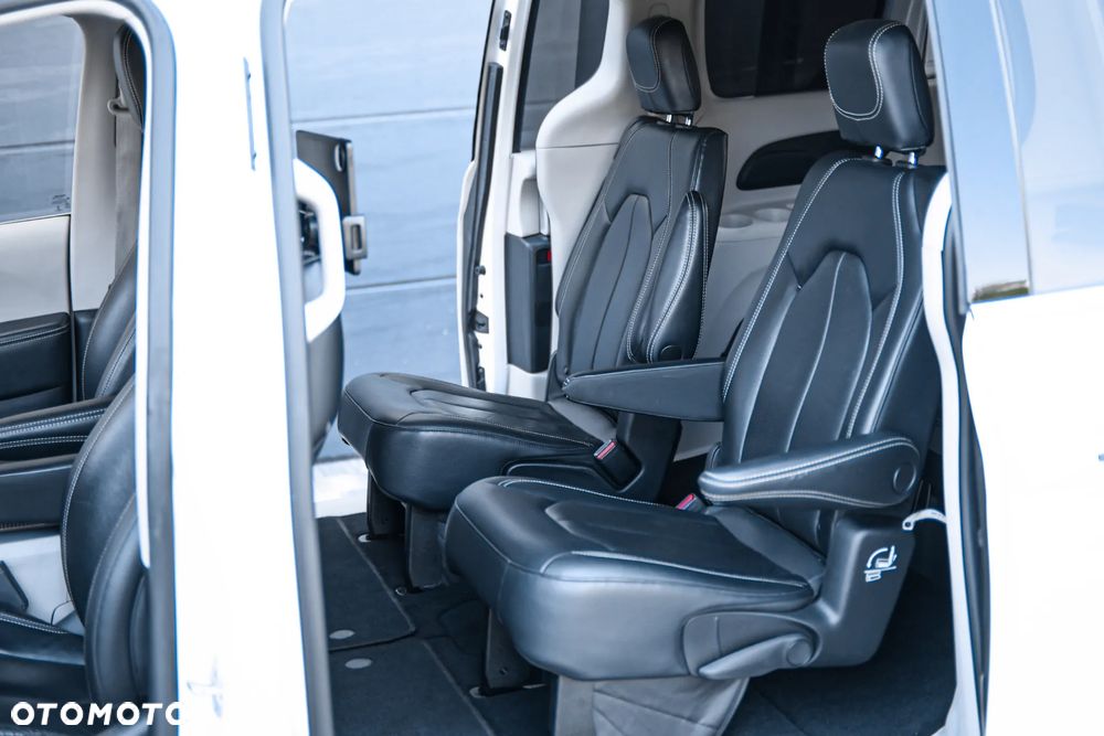 Chrysler Pacifica - 22