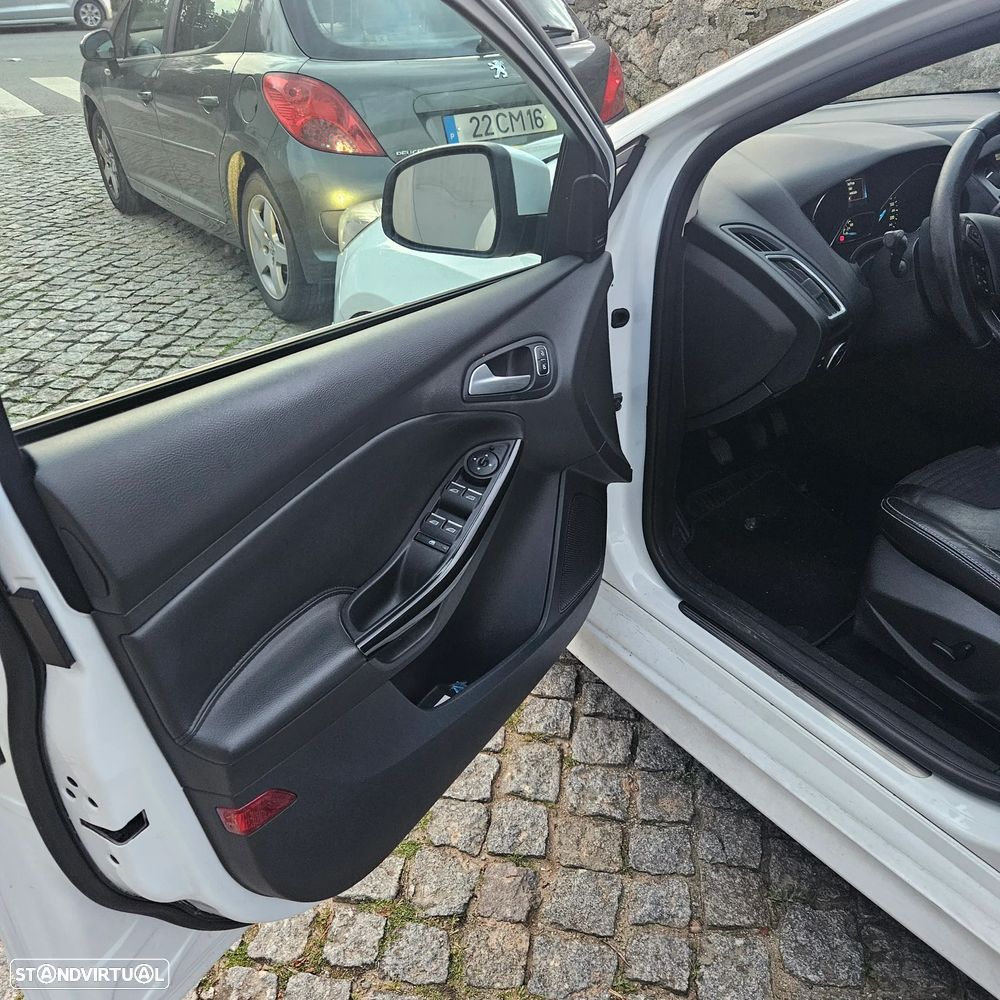 Ford Focus SW 1.0 EcoBoost S&S TITANIUM - 9