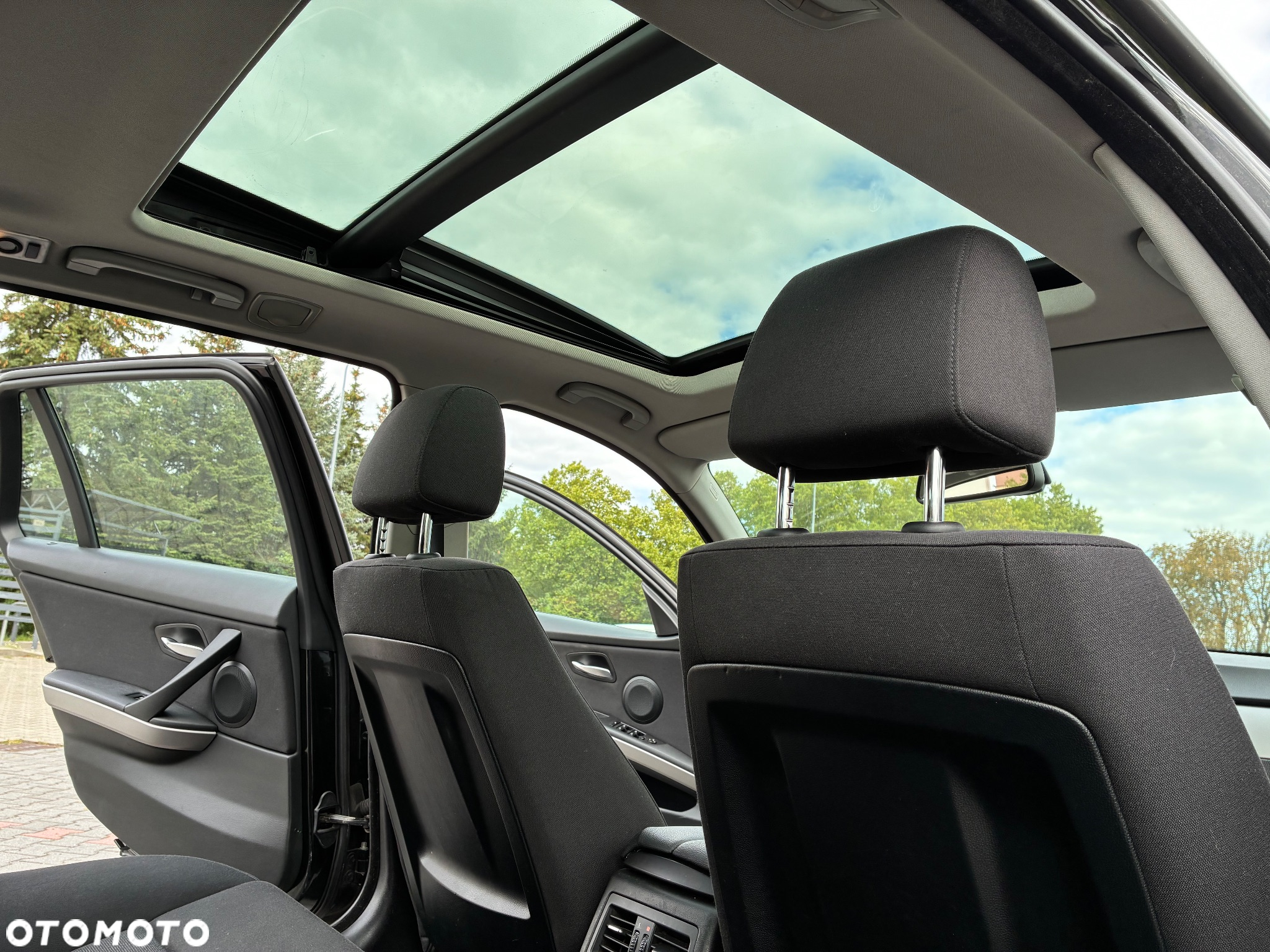 BMW Seria 3 318i Touring - 14