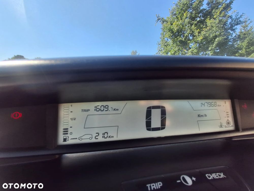 Citroën C4 1.4 16V X - 9