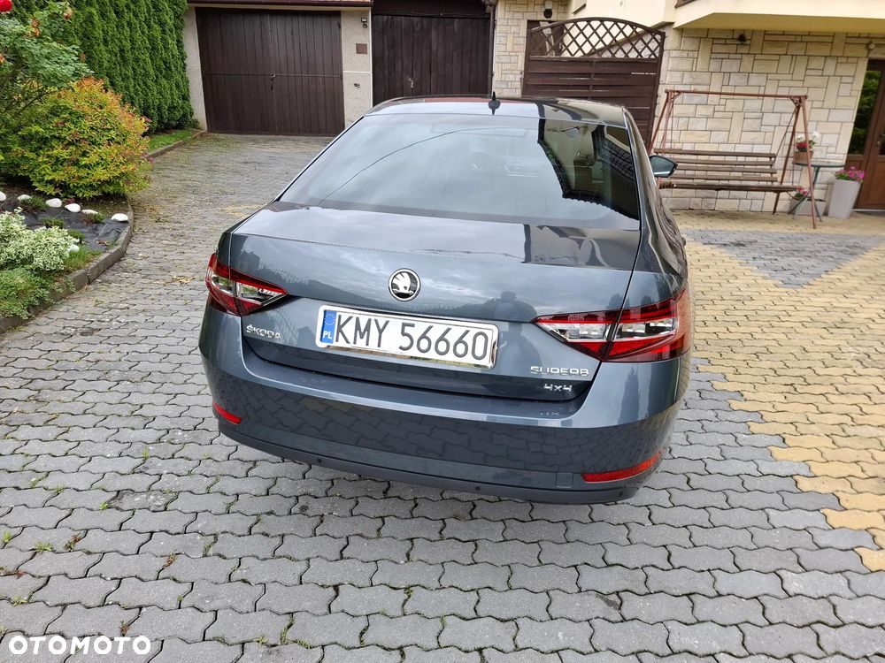 Skoda Superb 2.0 TDI 4x4 L&K DSG - 6