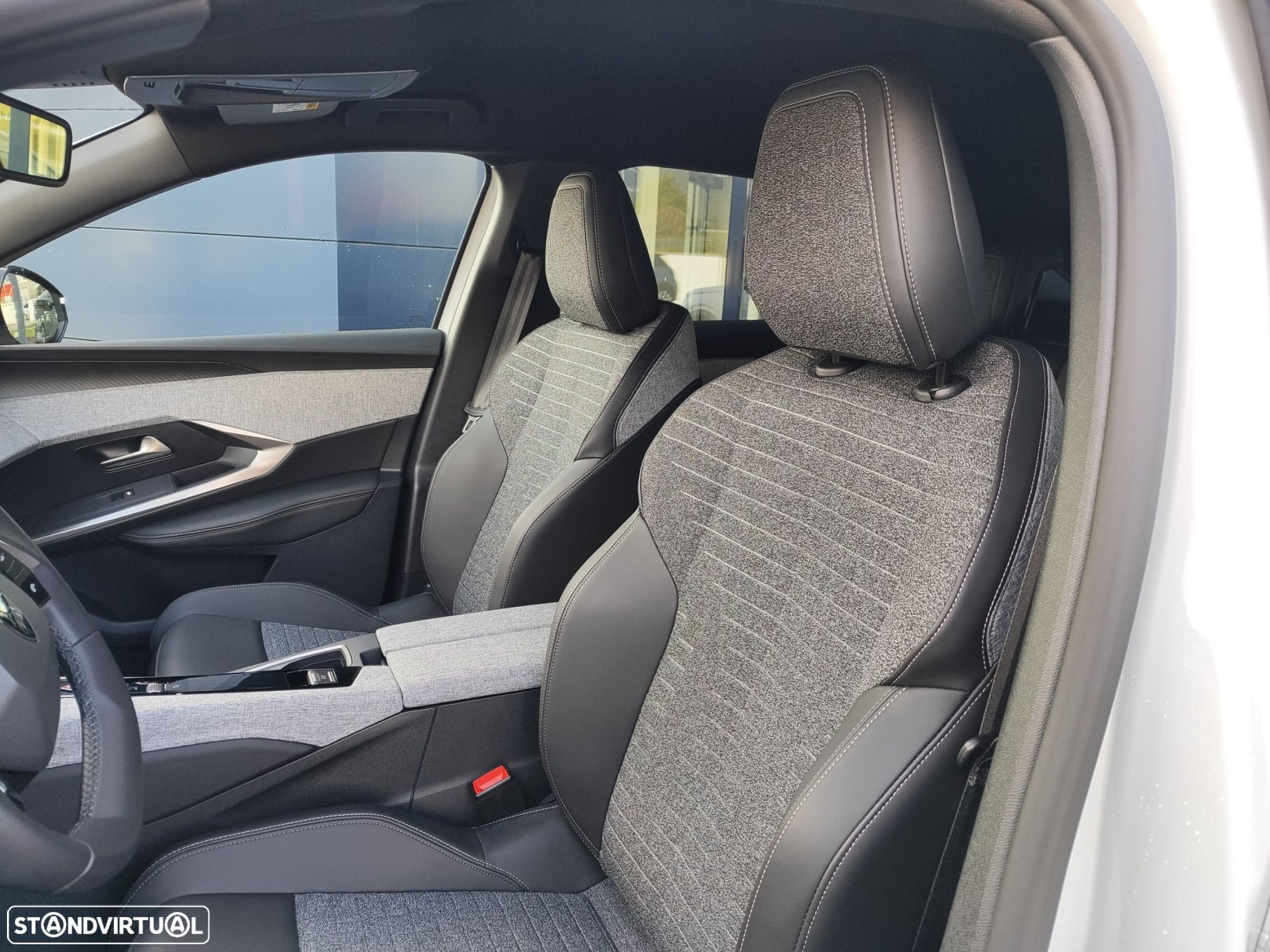 Peugeot E-3008 73 kWh Allure - 28