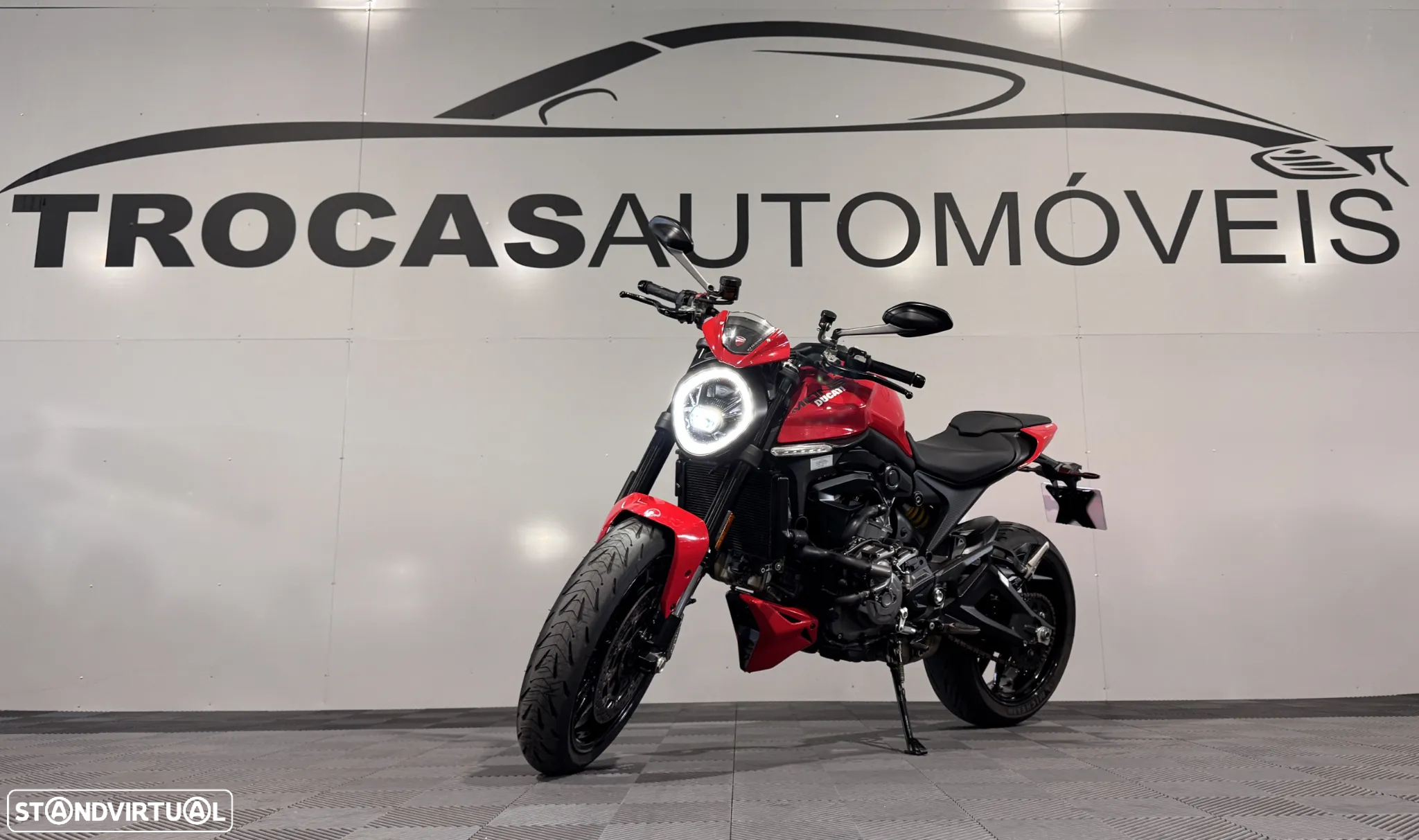 Ducati Monster 937 - 2