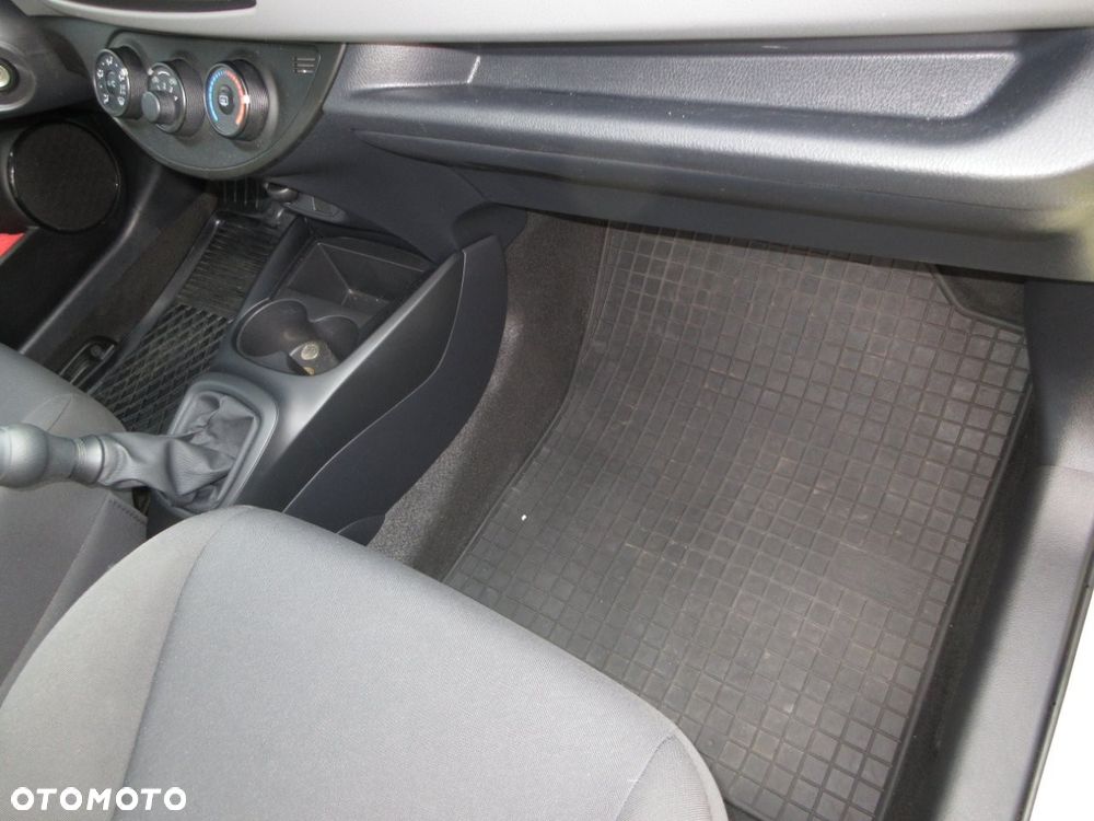 Toyota Yaris - 16