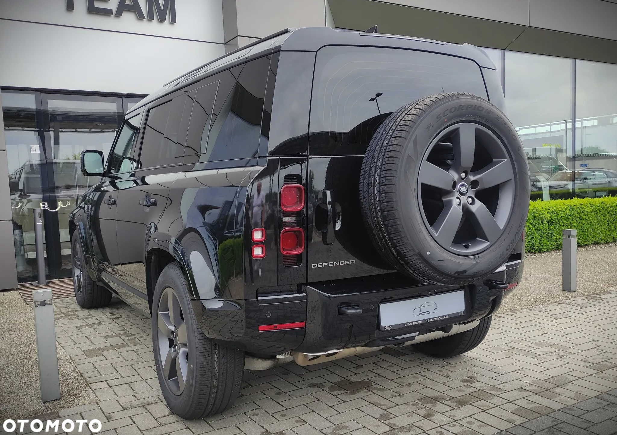 Land Rover Defender - 15