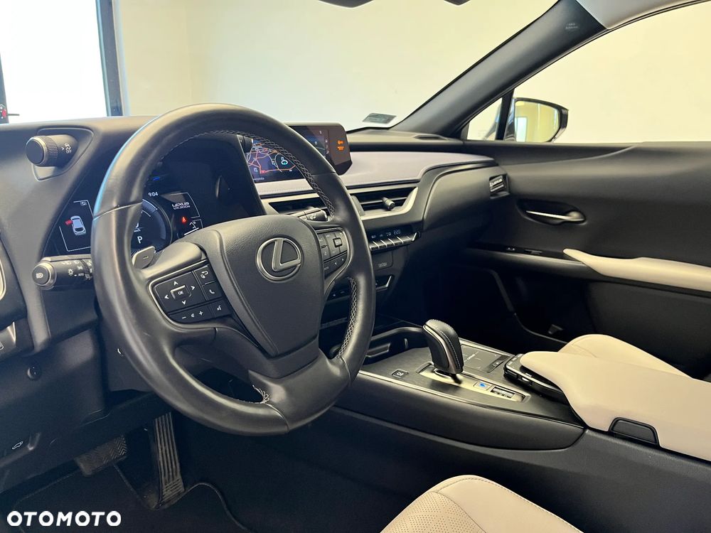 Lexus UX - 3