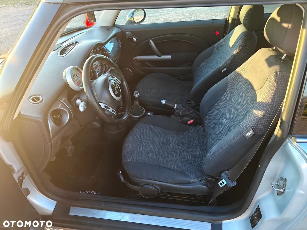 MINI Cooper Standard - 16