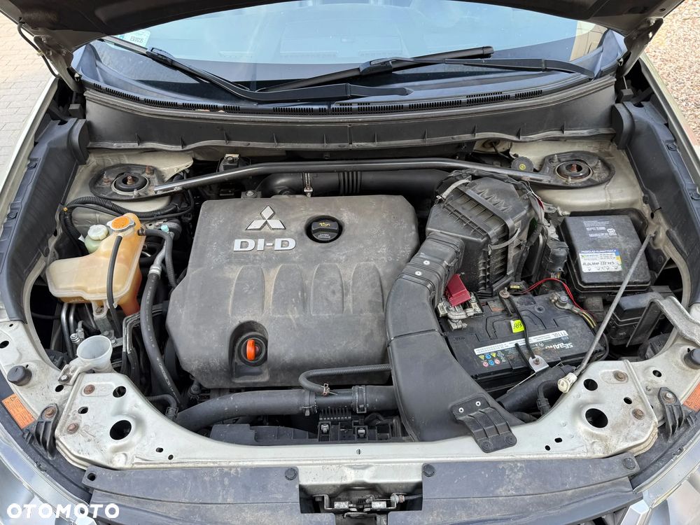 Mitsubishi Outlander - 16