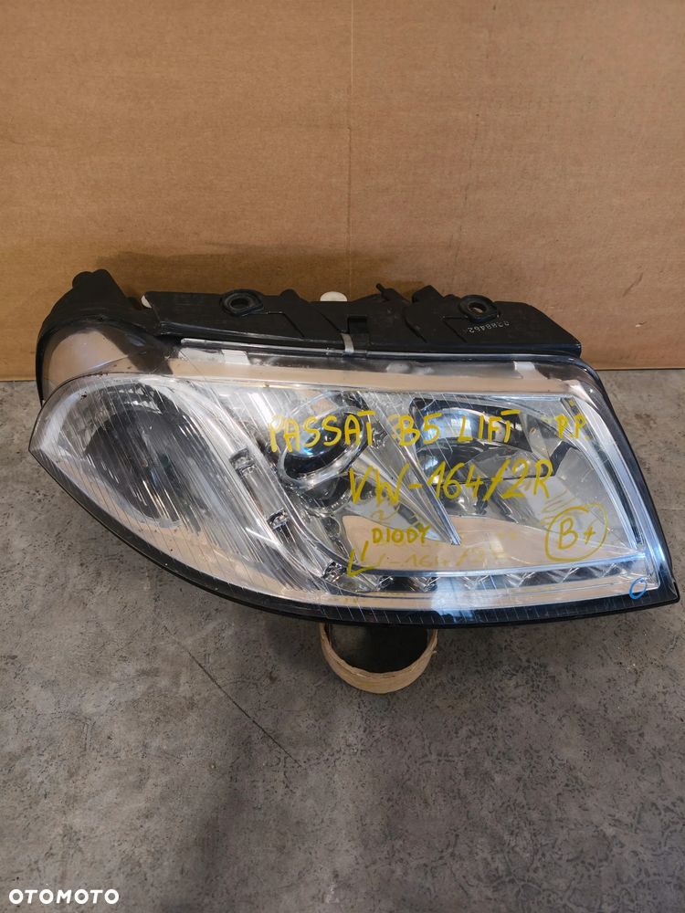 VW REFLEKTOR LEWE PRAWE VOLKSWAGEN REFLEKTORY LAMPA LAMPY OPRAWKA ŻARÓWKI - 32