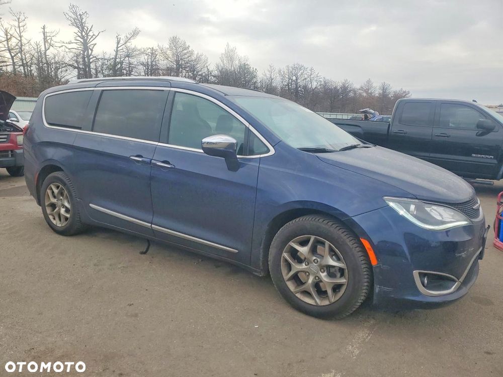 Chrysler Pacifica - 4