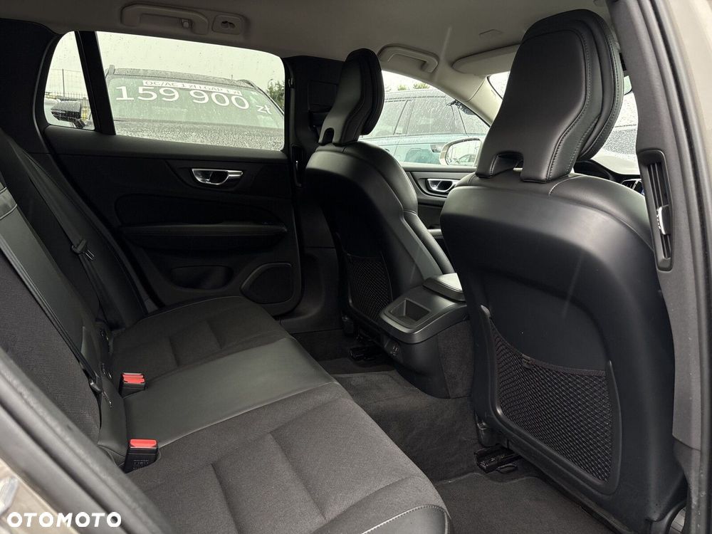 Volvo V60 B4 D Momentum Pro - 27