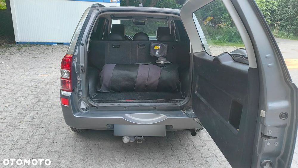 Suzuki Grand Vitara 2.0 - 23