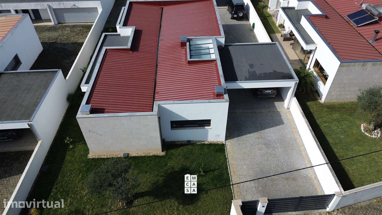 Moradia Isolada T3 Venda em Loureiro,Oliveira de Azeméis - Grande imagem: 2/27