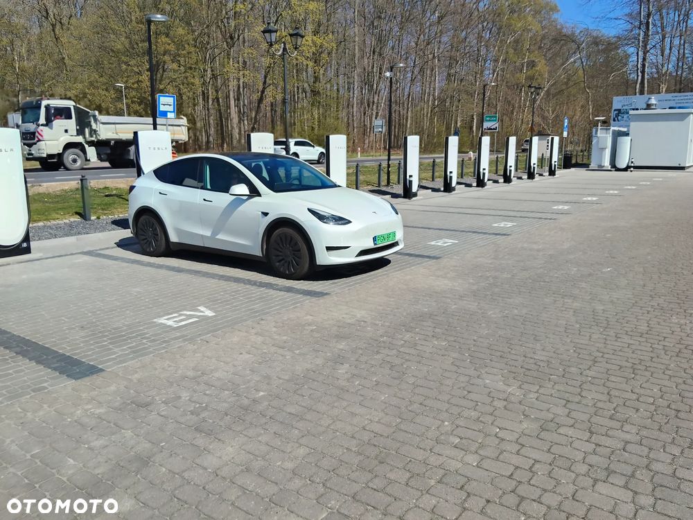 Tesla Model Y - 19