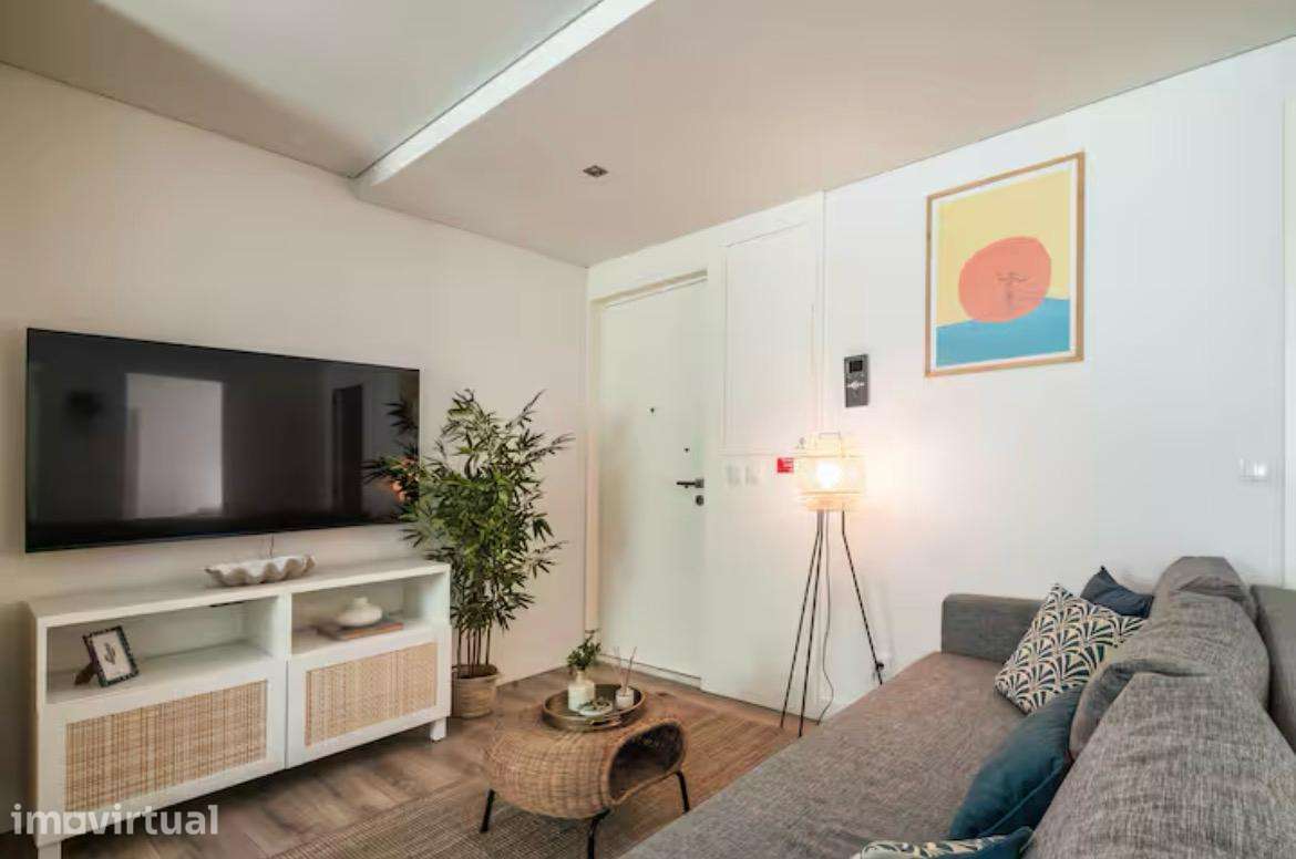 Apartamento T2 com Terraço e Ar Condicionado em Campanhã - Grande imagem: 2/23