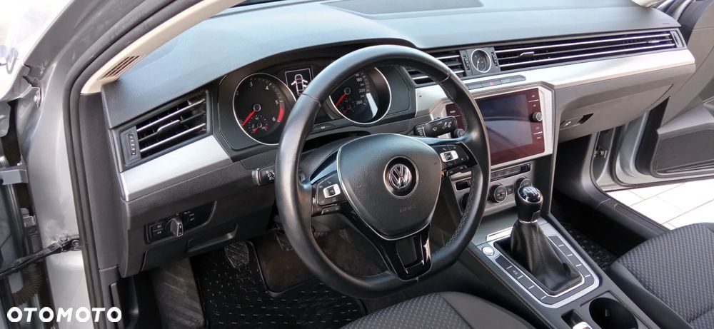 Volkswagen Passat - 19