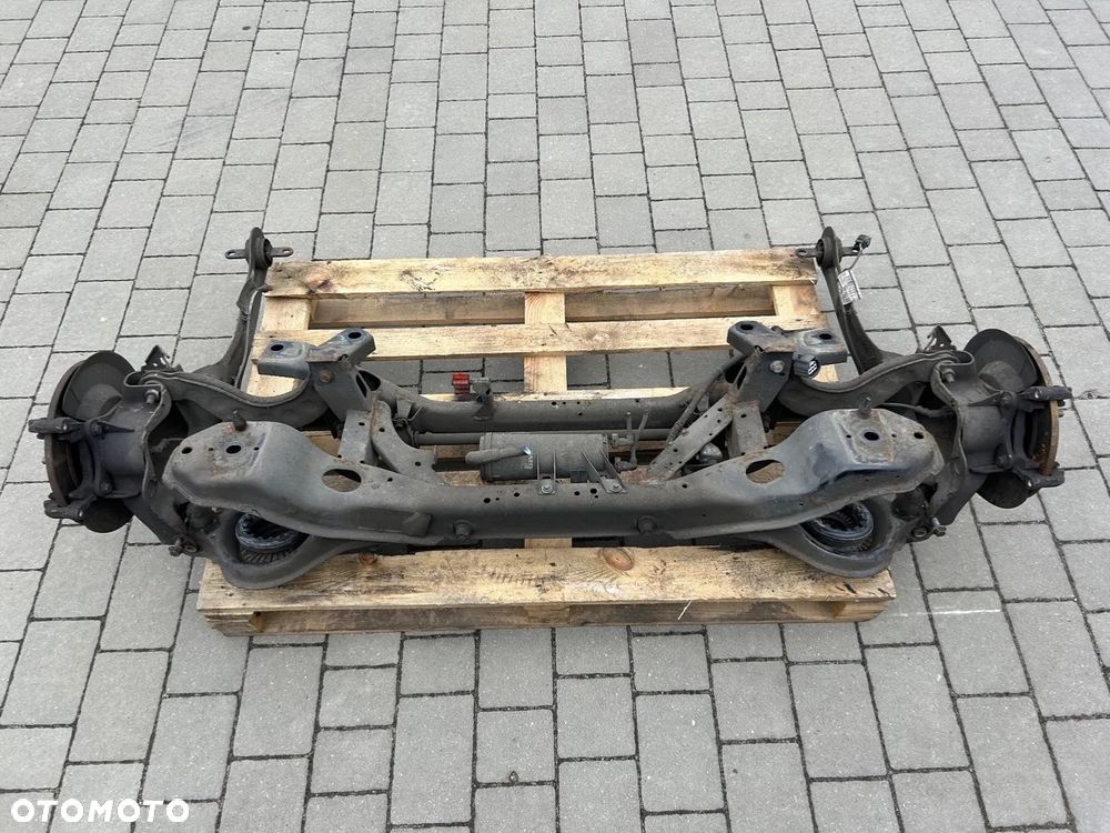 Volvo v40  II 2012- belka kompletna tył tylną tylnego zawieszenia sanki - 1