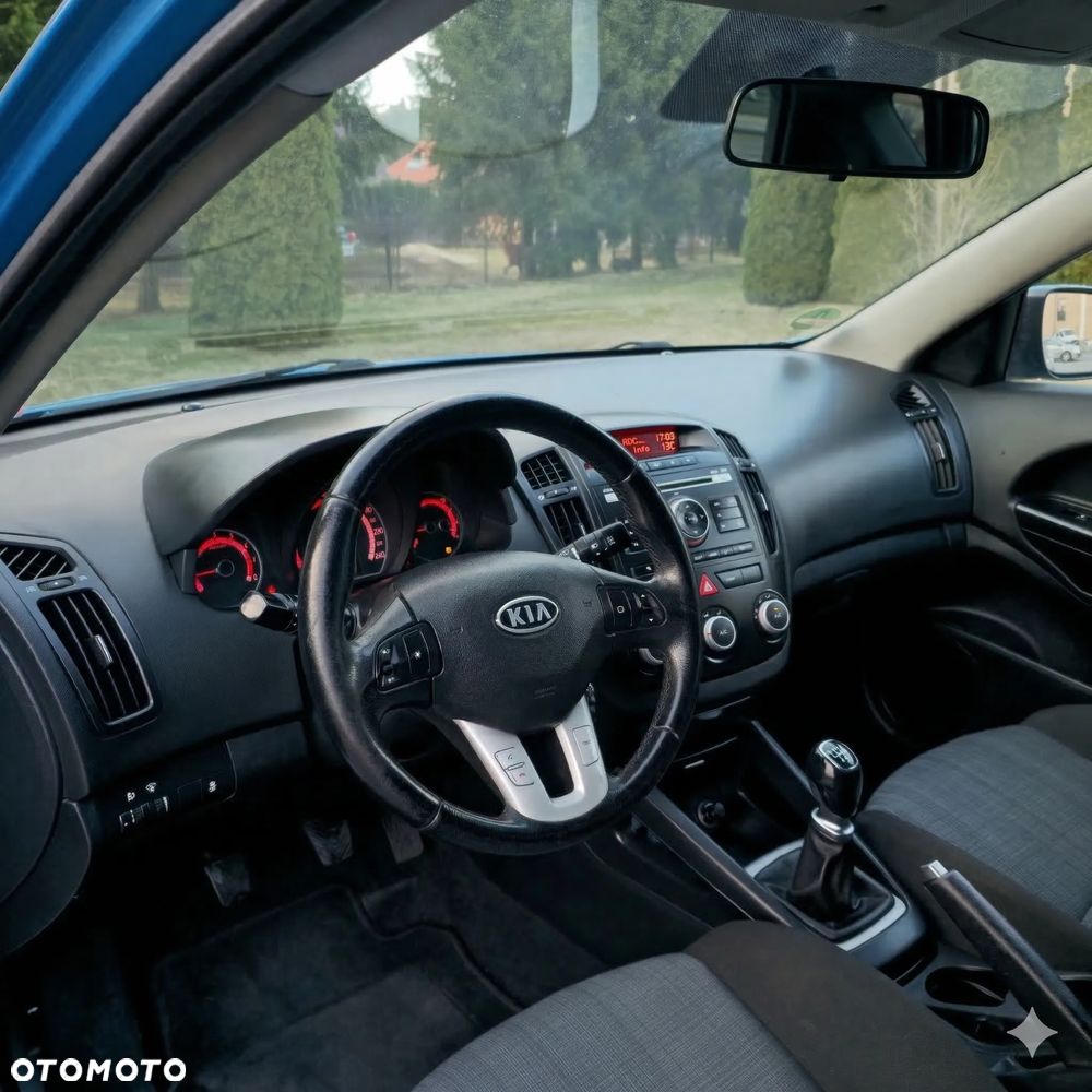 Kia Ceed - 24