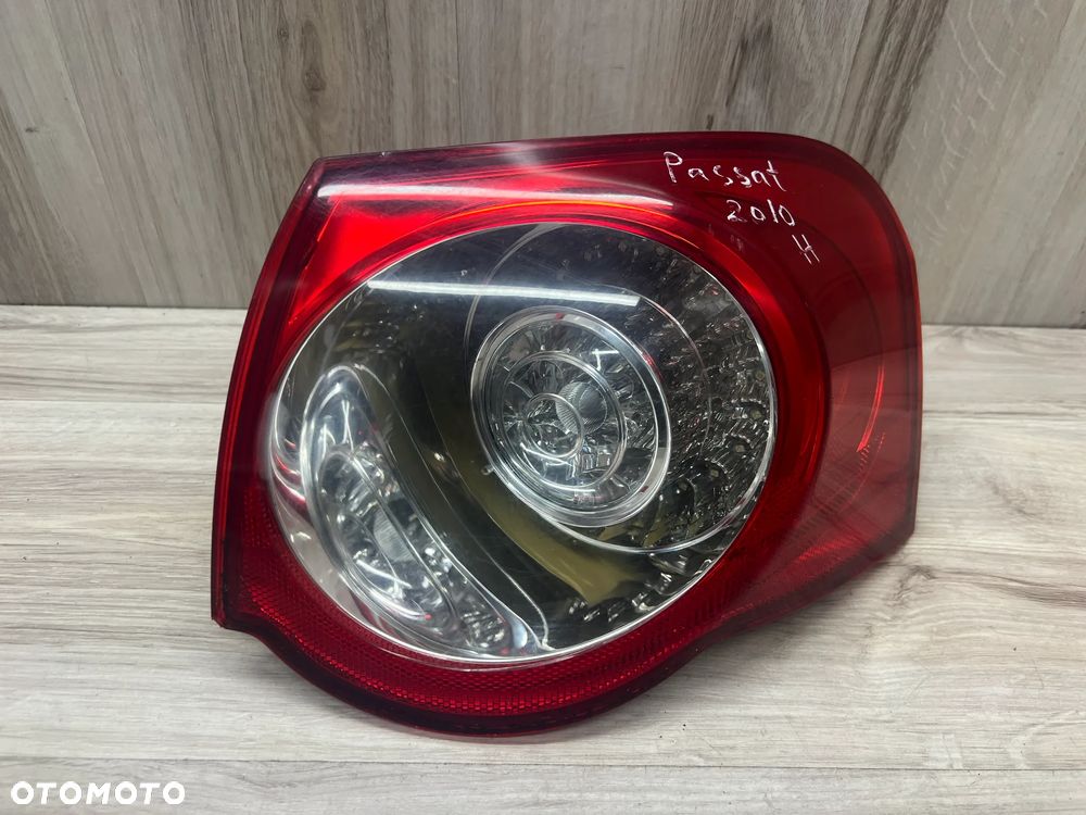 LAMPA TYLNA PRAWA VW PASSAT B6 KOMBI - 1