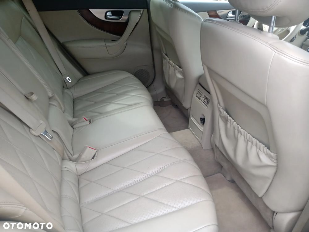 Infiniti FX - 10