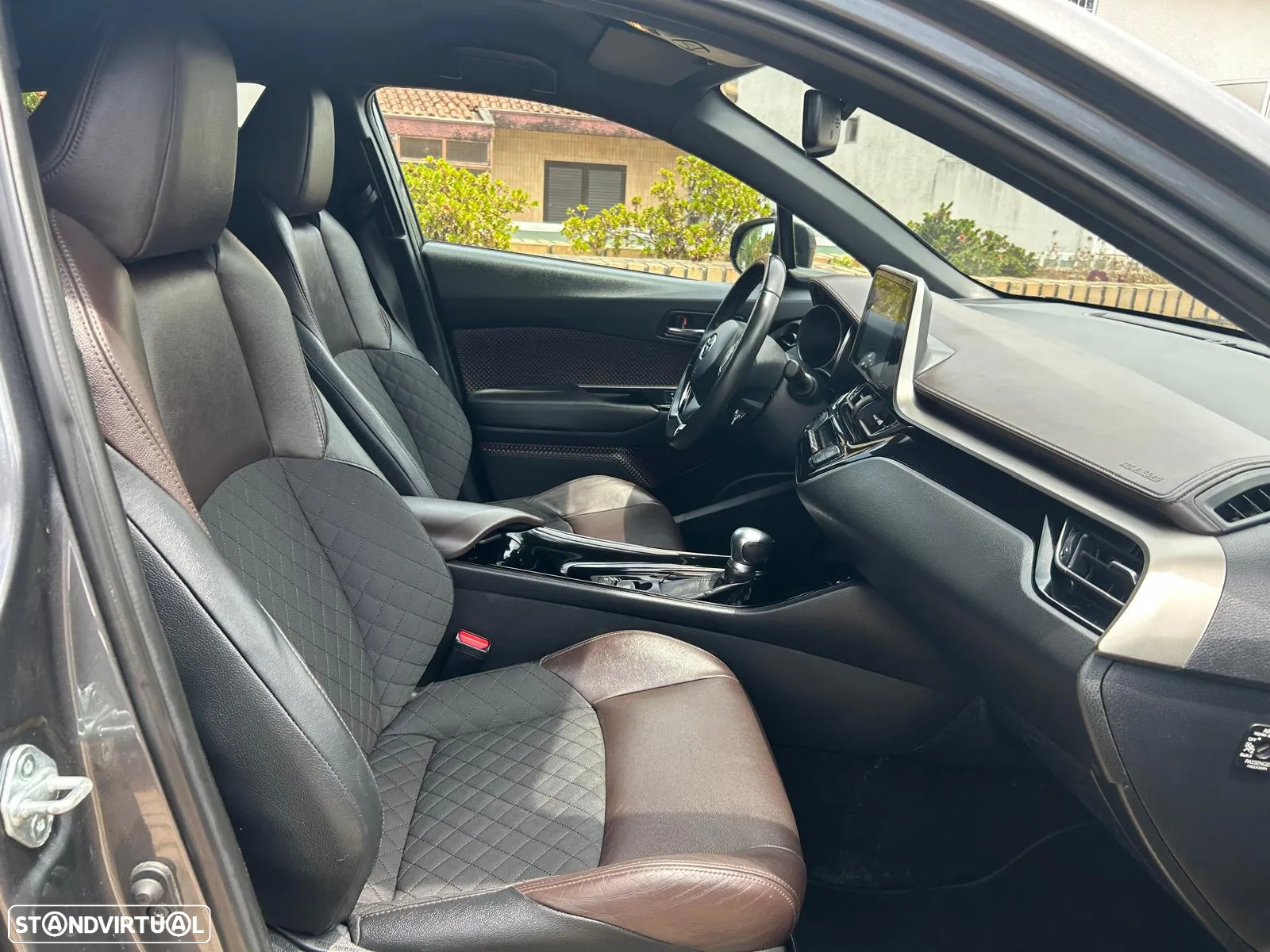Toyota C-HR 1.8 HSD Exclusive+P.Luxury - 22