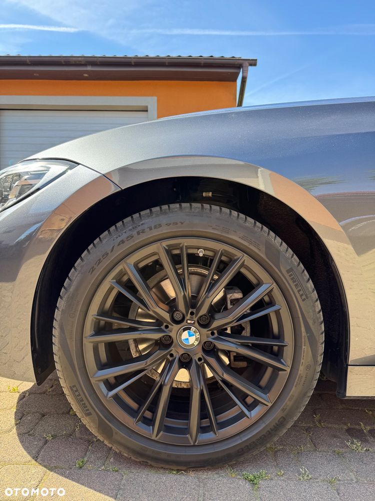 BMW Seria 3 318d mHEV - 12
