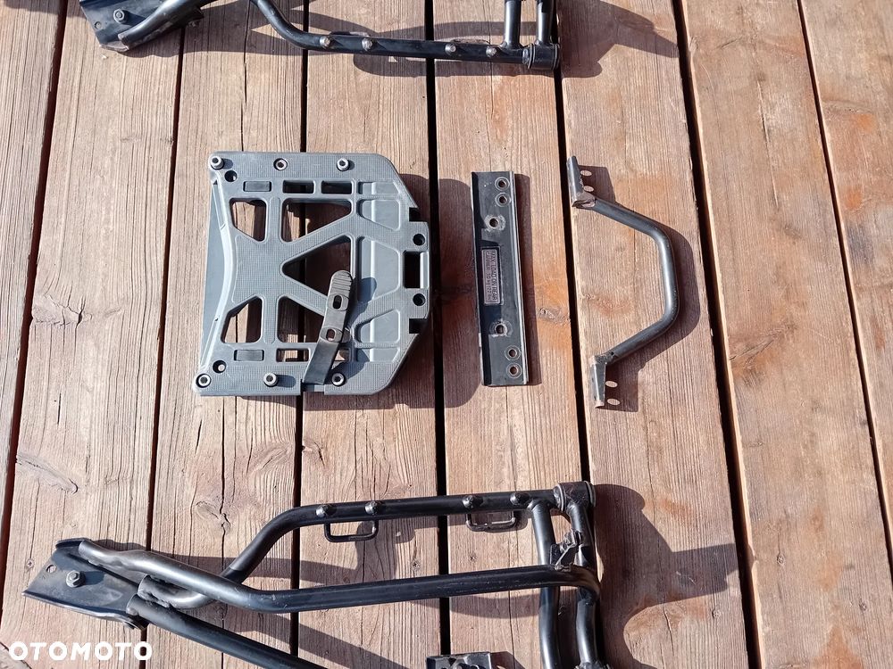 Sprzedam kpl. kufrów wraz z stelażami Honda Varadero 1000 rok 1999 - 3