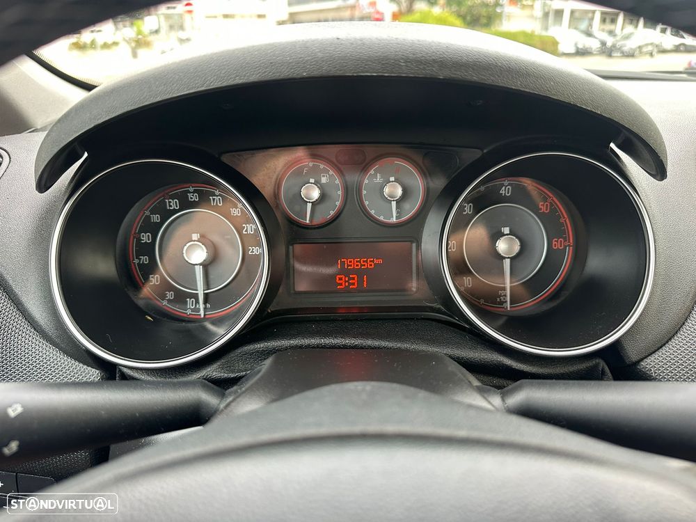 Fiat Punto 1.3 M-Jet Easy S&S - 25