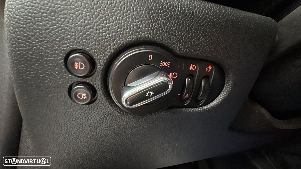 MINI 3 Portas One D - 12