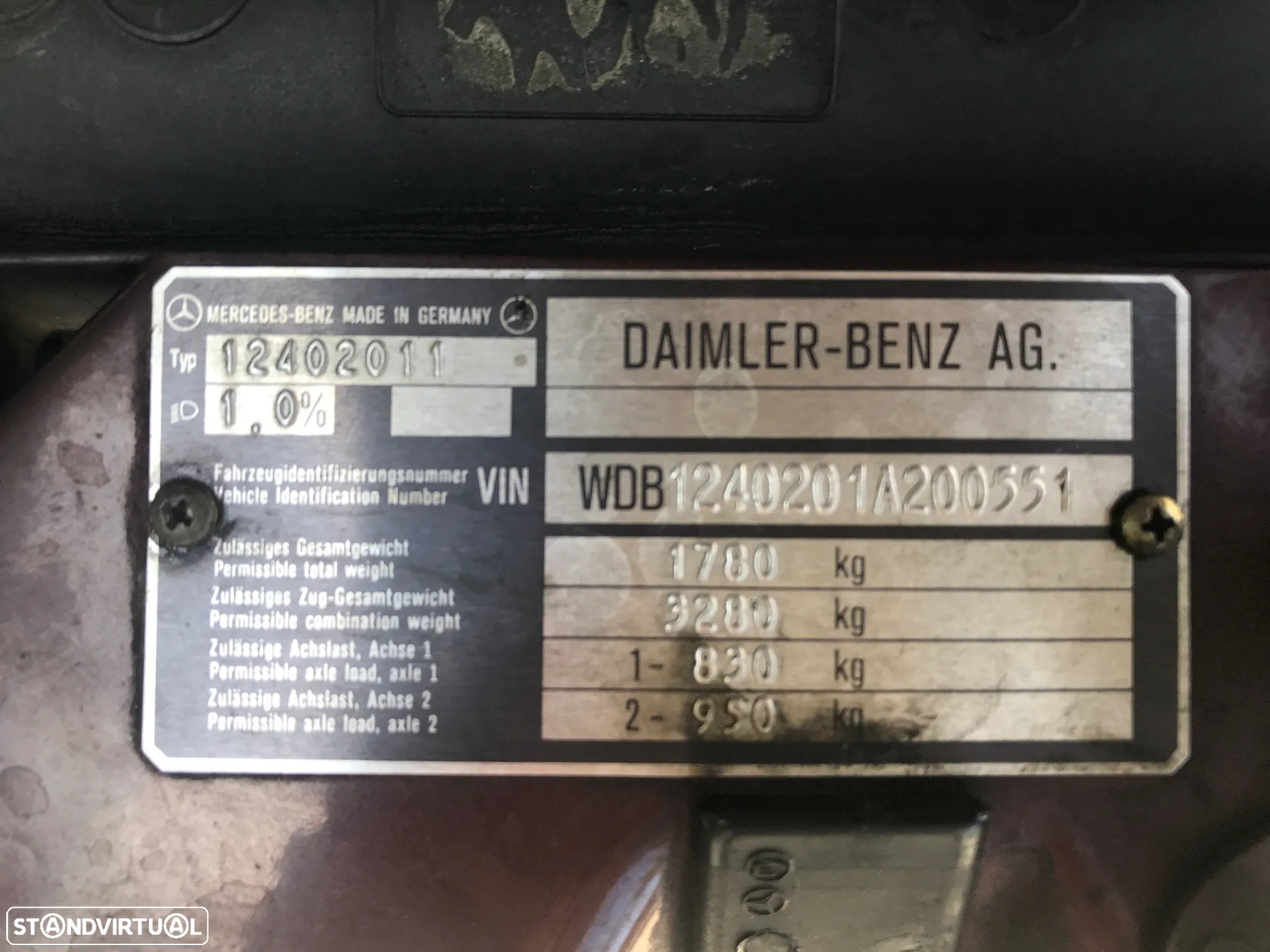 Mercedes-Benz 200 Standard - 11