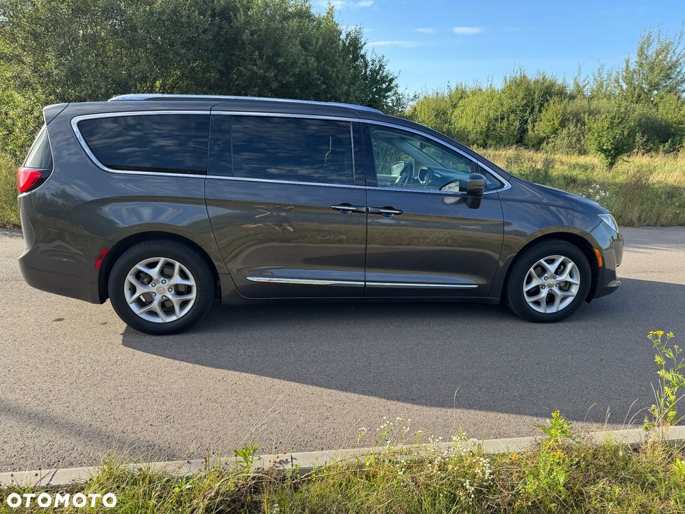 Chrysler Pacifica - 26