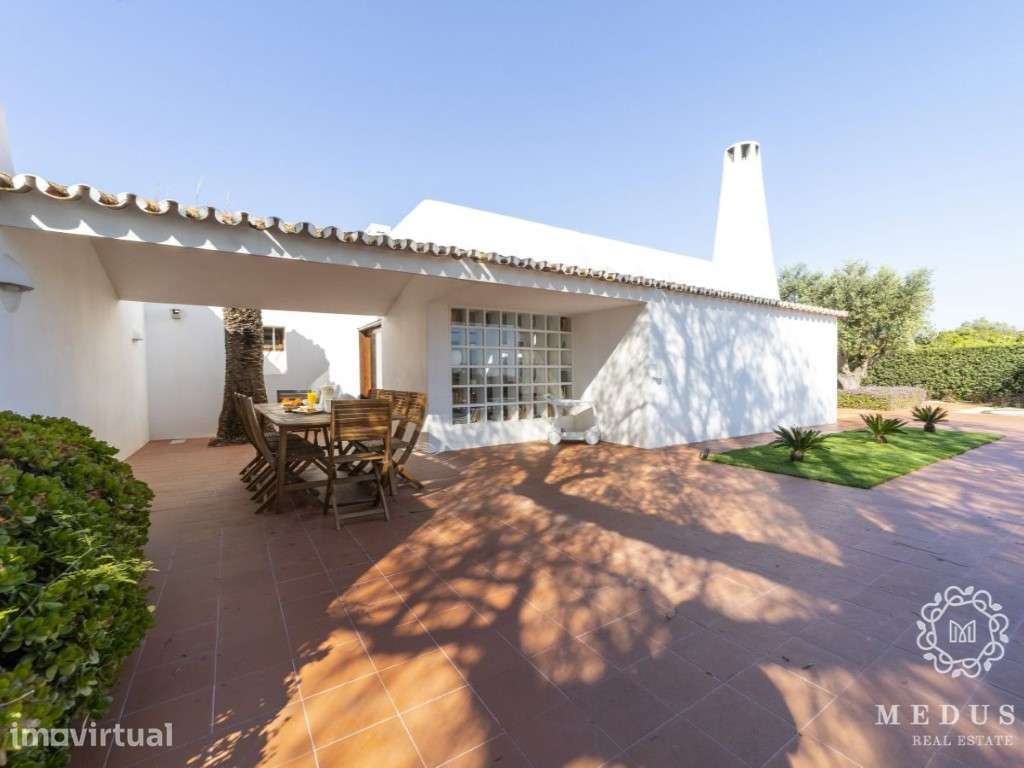 Moradia Térrea T5 com Piscina - Arquitetura Intemporal no Algarve - Grande imagem: 3/30