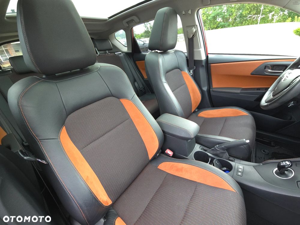 Toyota Auris Hybrid 135 Prestige - 17