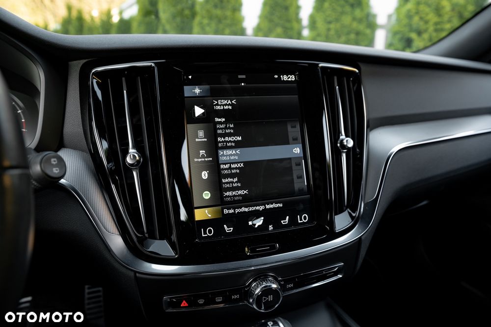 Volvo V60 B5 B R-Design - 33