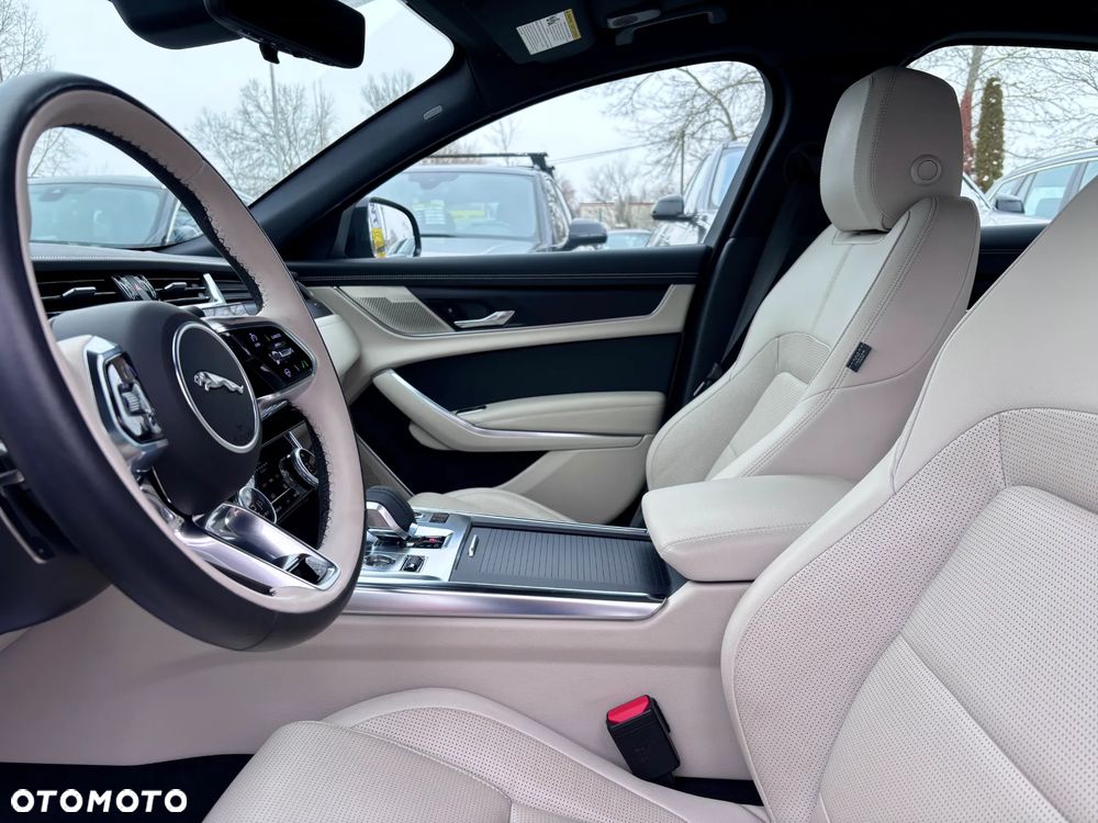 Jaguar XF - 10